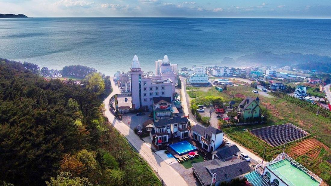 Anmyeondo Neipkeulrobeo Suyeongjangpensyeon Hotel Taean Exterior photo