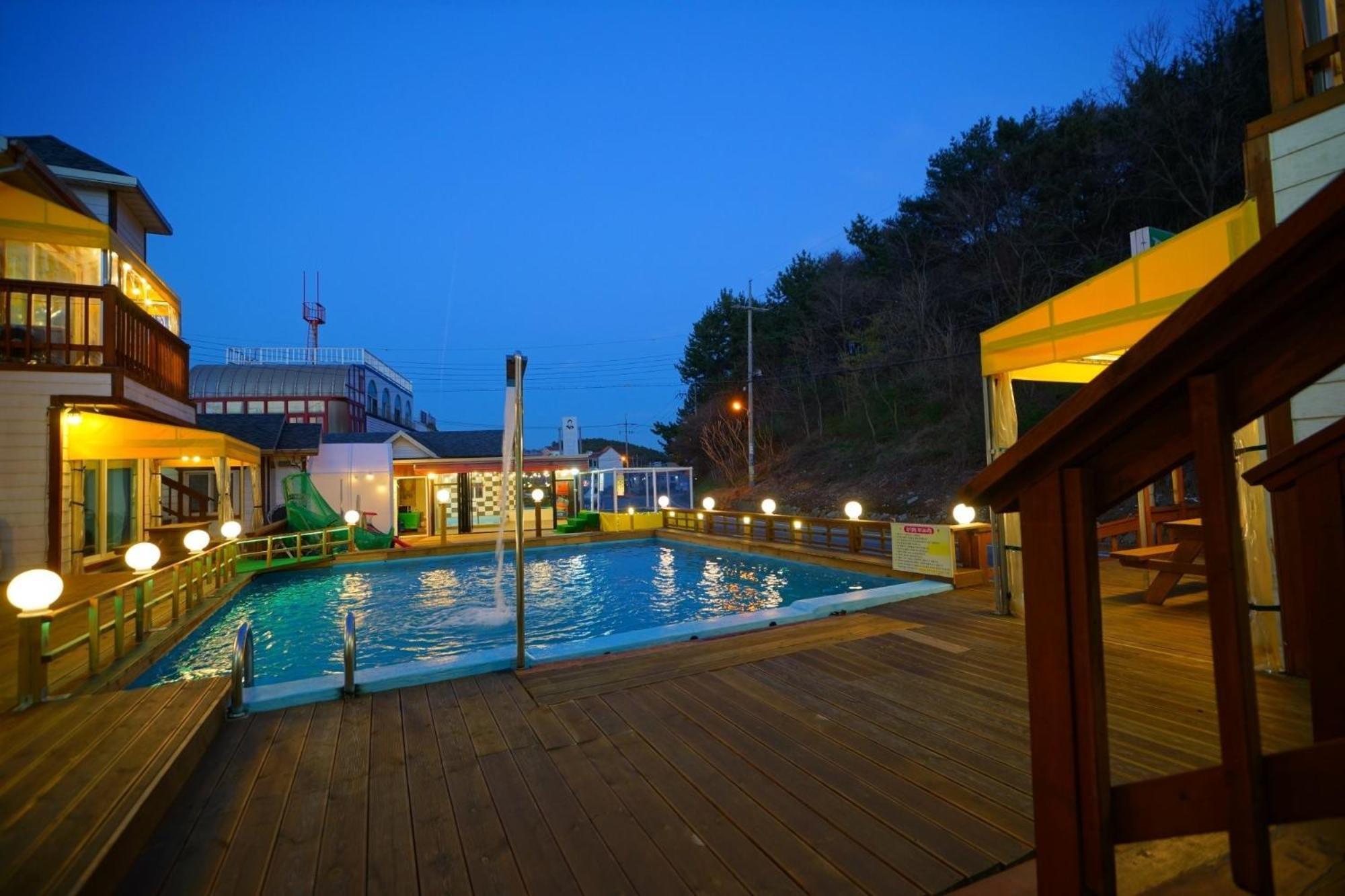 Anmyeondo Neipkeulrobeo Suyeongjangpensyeon Hotel Taean Exterior photo